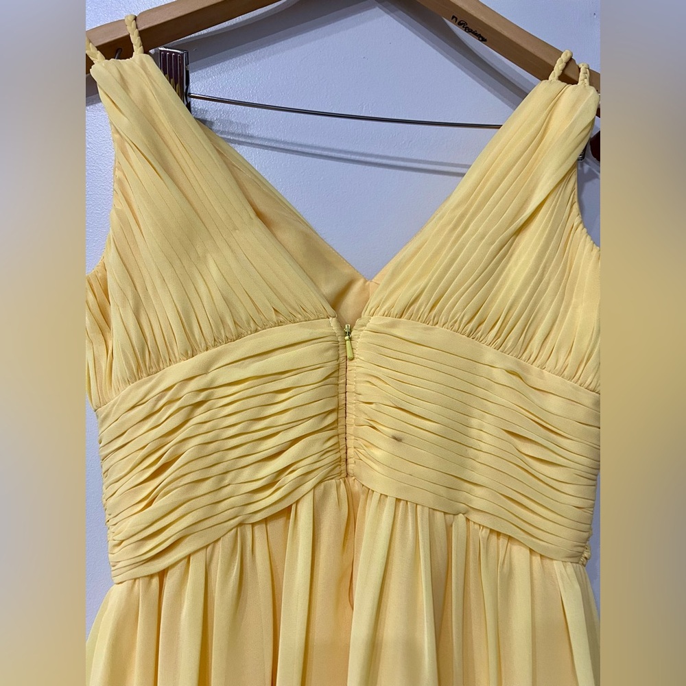 Beautiful Dress - Picture 2 of 9